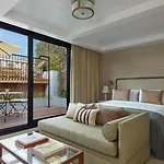Miiro Borneta Hotel