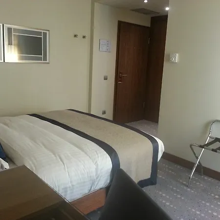 Miiro Borneta Szálloda 4*